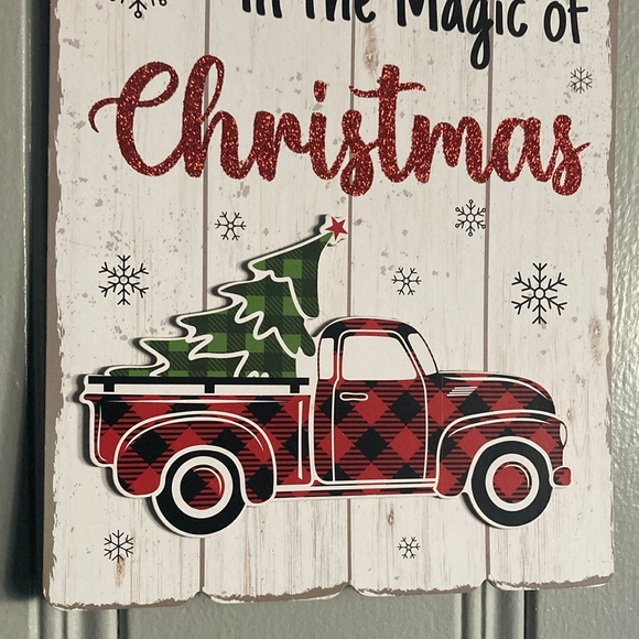 NWT- Believe in the Magic of Christmas 🎄Farmtruck Glittered Wooden Decor Sign - Picture 8 of 17